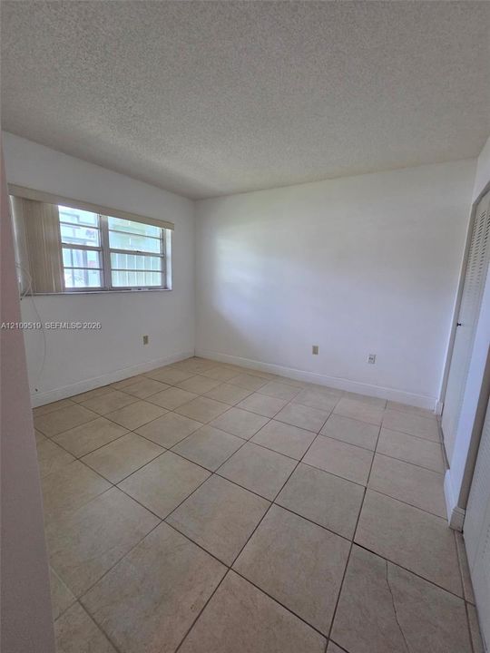 For Sale: $350,000 (2 beds, 2 baths, 1009 Square Feet)