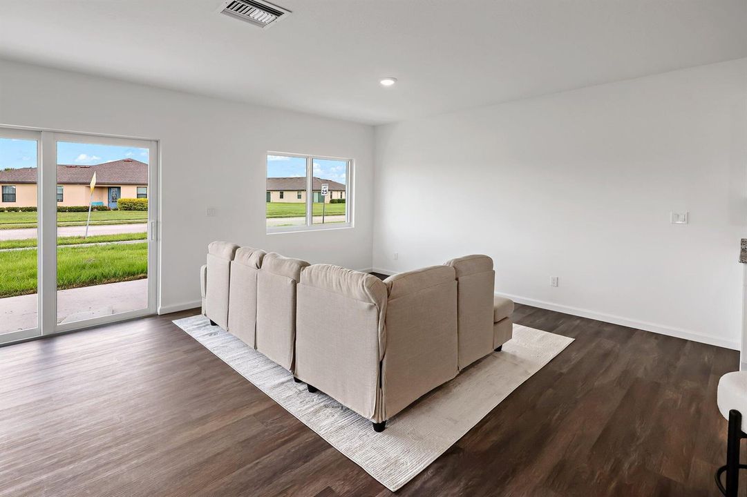 06 - Living Room