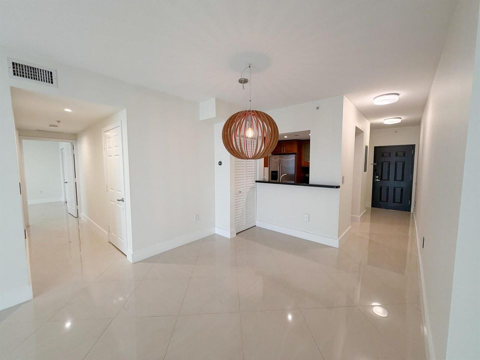 LIVING/DINING