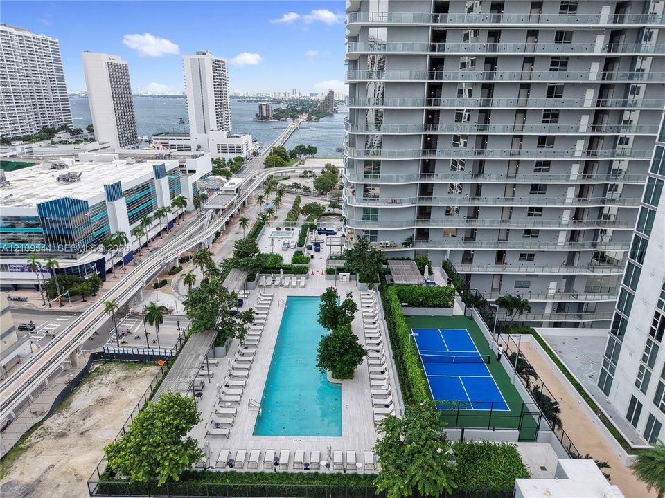 11th Floor amenity area