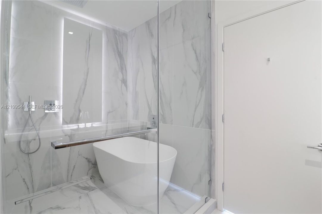 For Sale: $1,485,900 (2 beds, 2 baths, 1613 Square Feet)