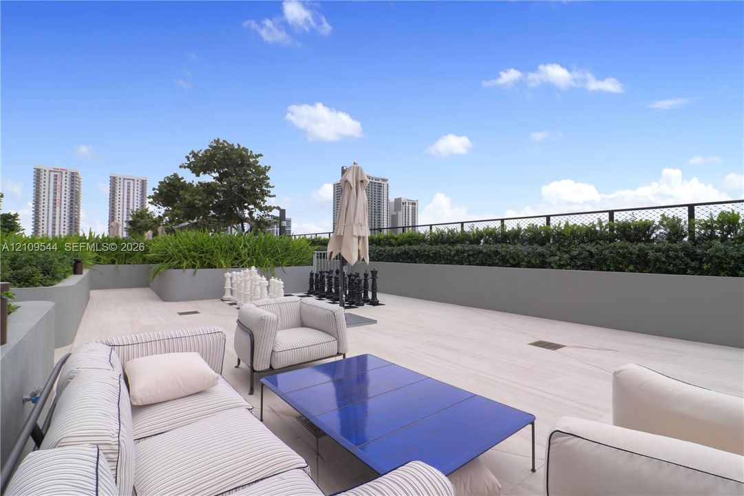 11th Floor amenity area