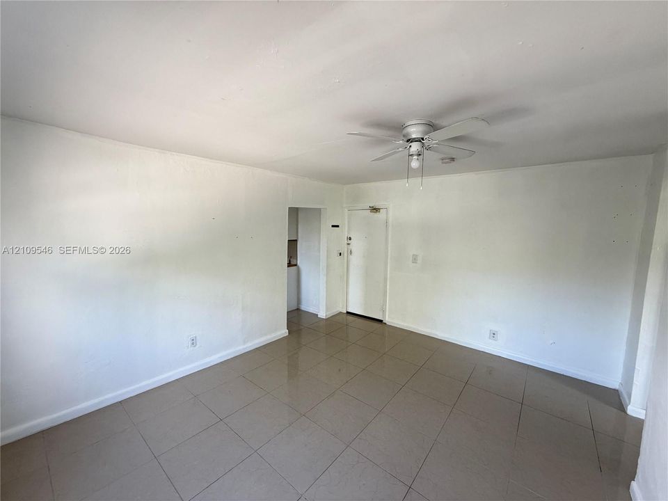 En Renta: $1,595 (1 camas, 1 baños, 700 Pies cuadrados)