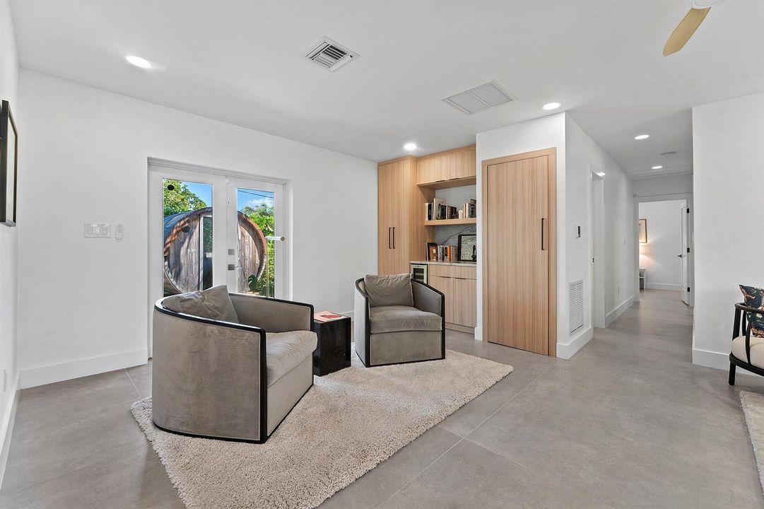 Sitting and Wet Bar