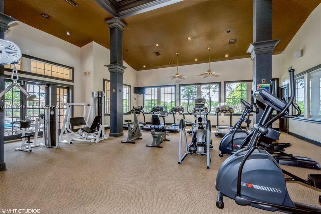 For Rent: $2,200 (1 beds, 1 baths, 850 Square Feet)