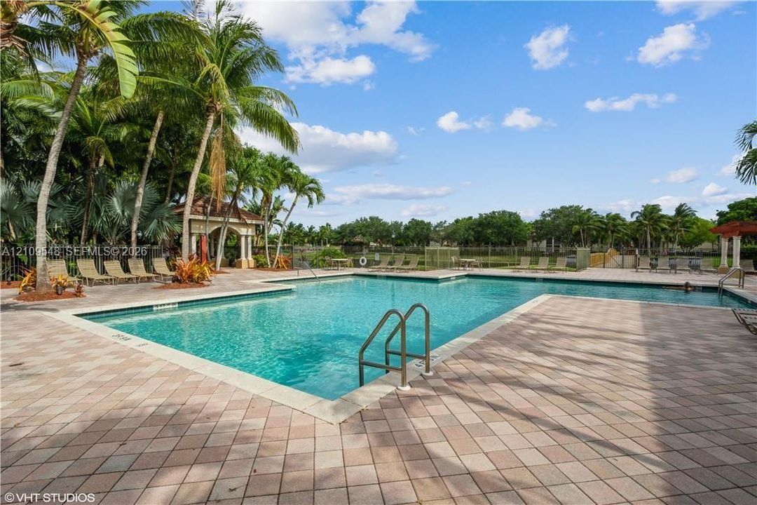 For Rent: $2,200 (1 beds, 1 baths, 850 Square Feet)