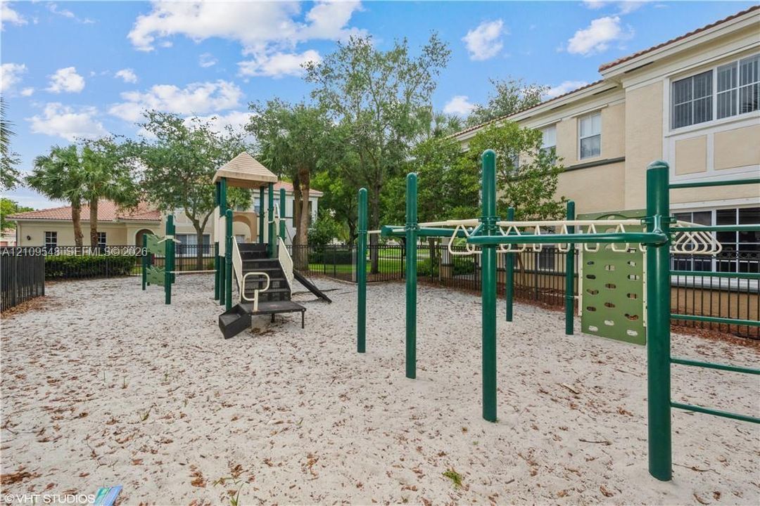 For Rent: $2,200 (1 beds, 1 baths, 850 Square Feet)