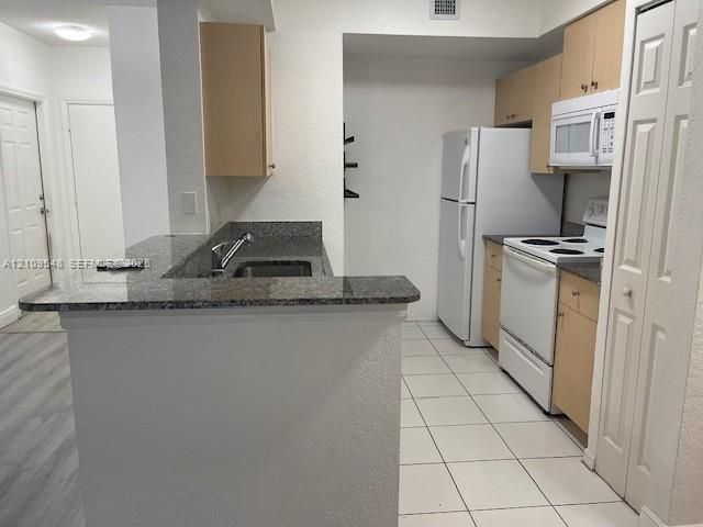 For Rent: $2,200 (1 beds, 1 baths, 850 Square Feet)