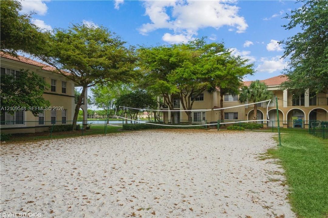 For Rent: $2,200 (1 beds, 1 baths, 850 Square Feet)
