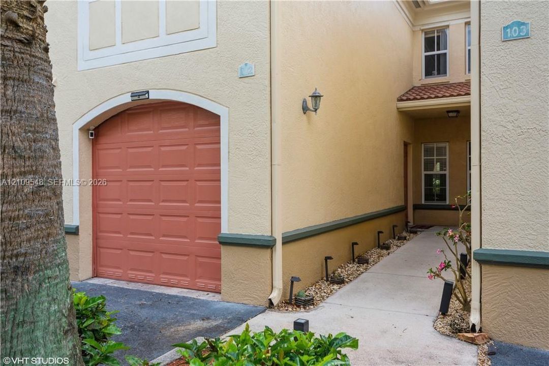 For Rent: $2,200 (1 beds, 1 baths, 850 Square Feet)