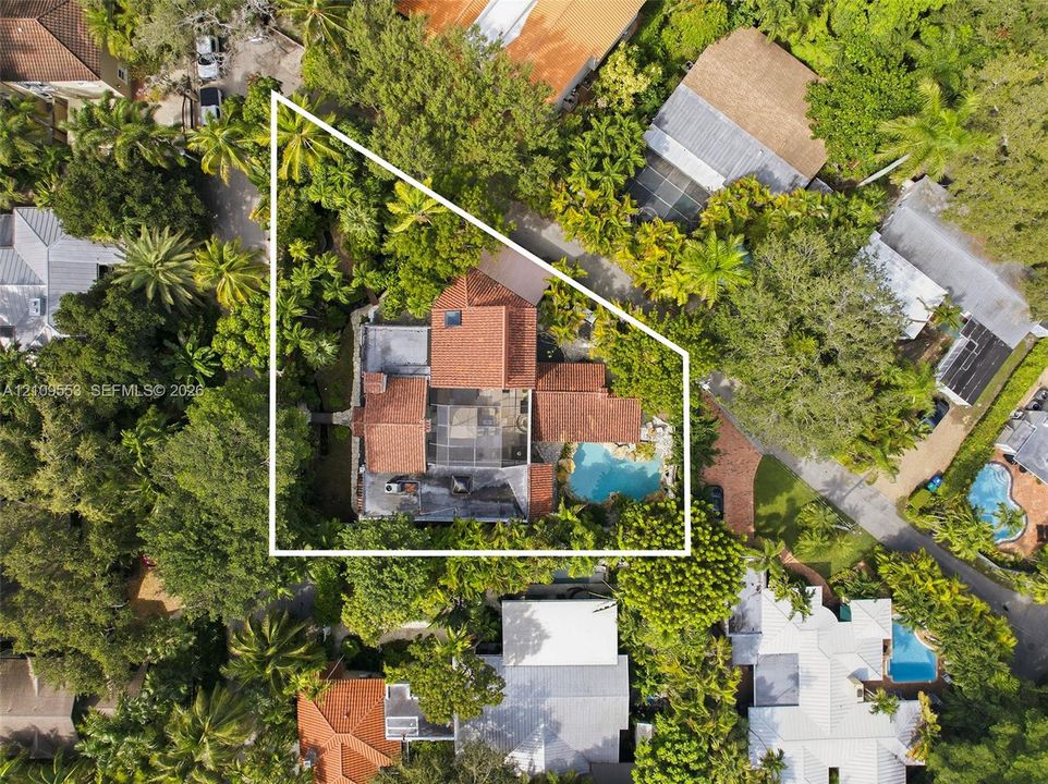 Под контрактом: $4,000,000 (4 спален, 4 ванн, 3224 Квадратных фут)