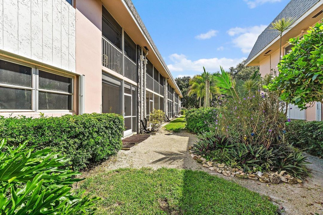 033-18081SECountryClubDr-Jupiter-SMALL