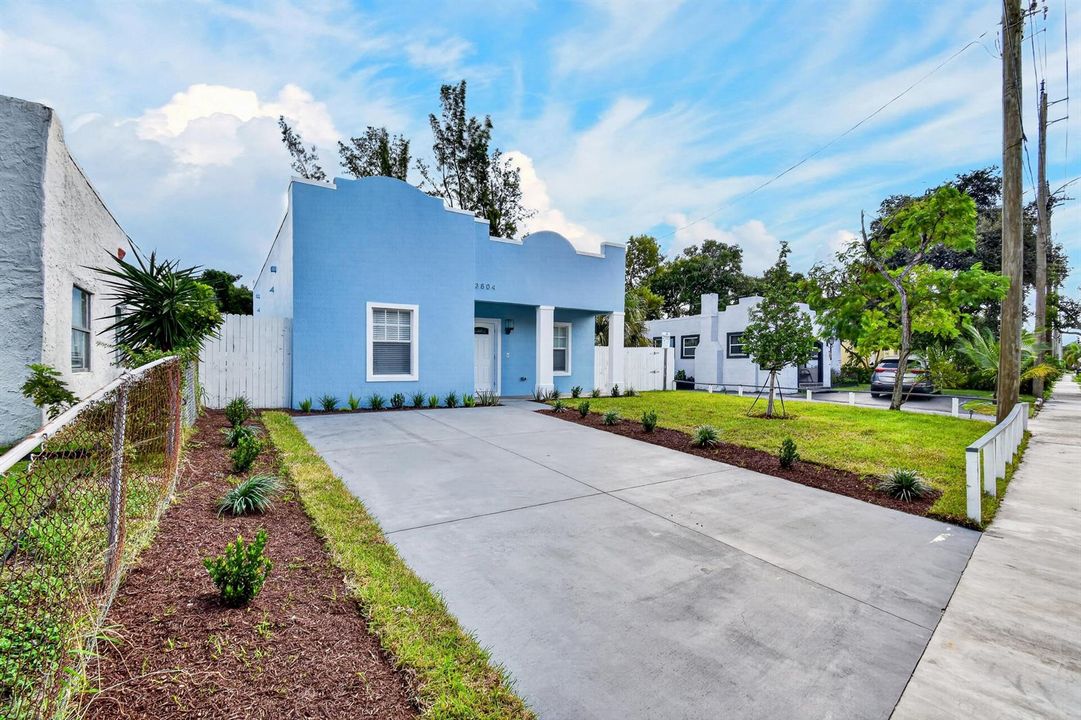 3804GreenwoodAveExteriors2026(6)