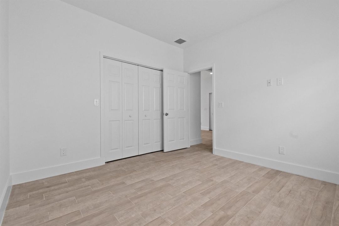 3804GreenwoodAve(32)