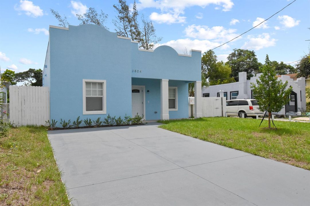 3804GreenwoodAve(2)