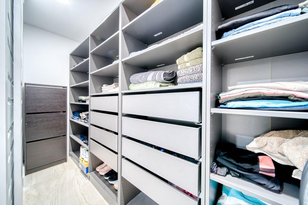 MASTER CLOSET