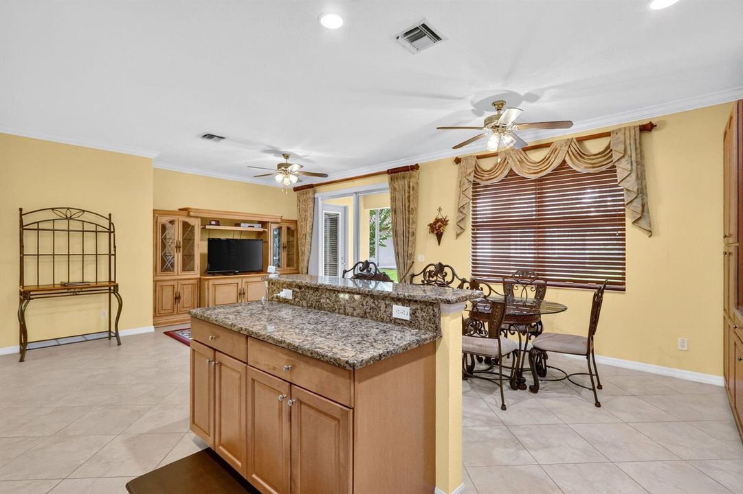 Island Bar/Granite Counters