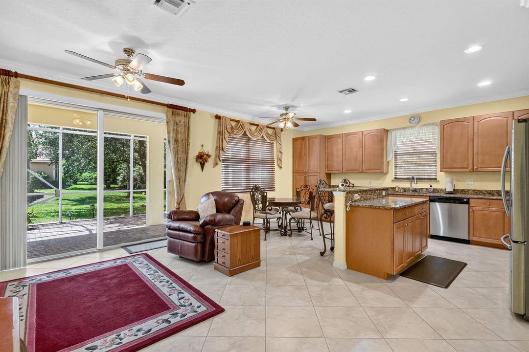 Kitchen/Breakfast/Family Rm