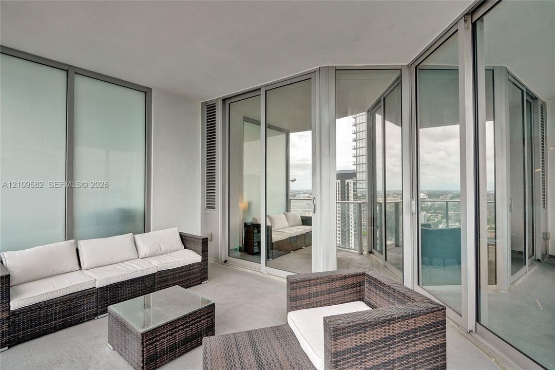 For Sale: $725,000 (1 beds, 2 baths, 1173 Square Feet)