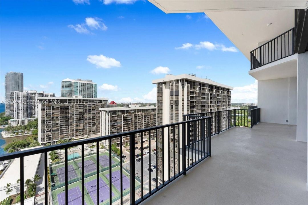 For Sale: $1,950,000 (3 beds, 3 baths, 2721 Square Feet)