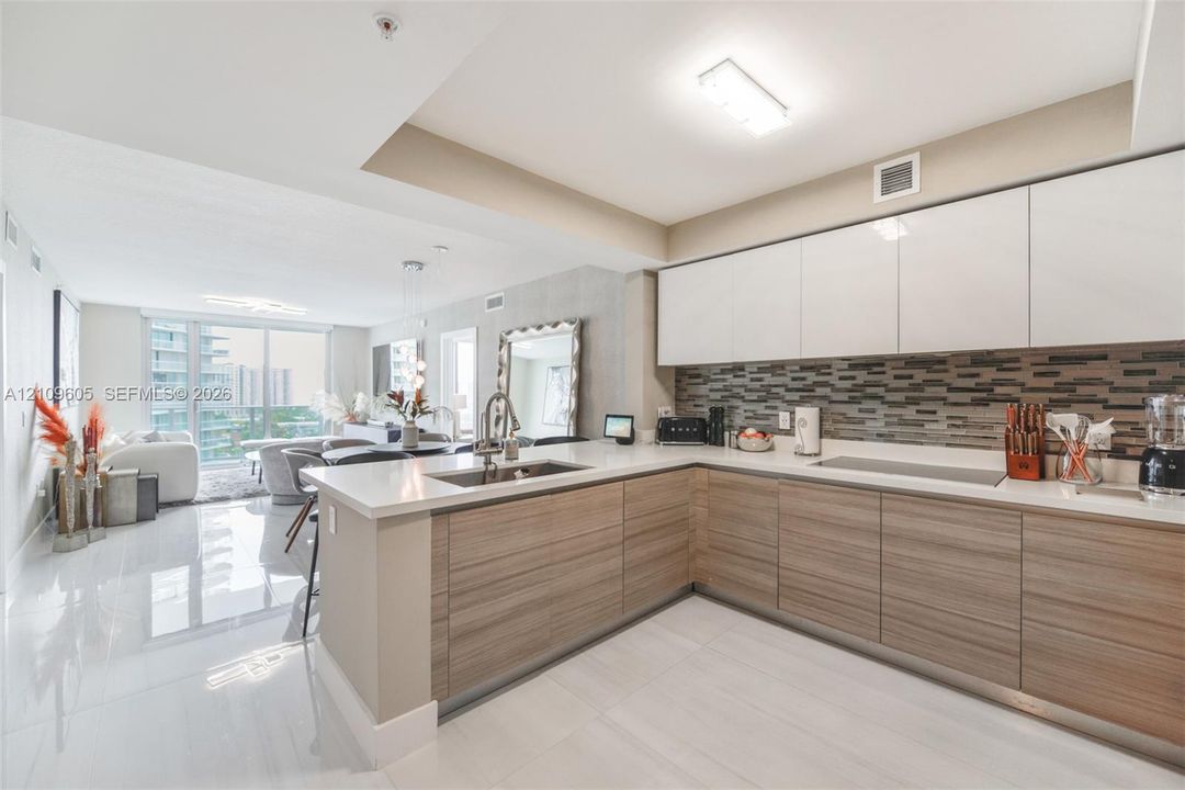 На продажу: $1,395,000 (2 спален, 3 ванн, 1524 Квадратных фут)