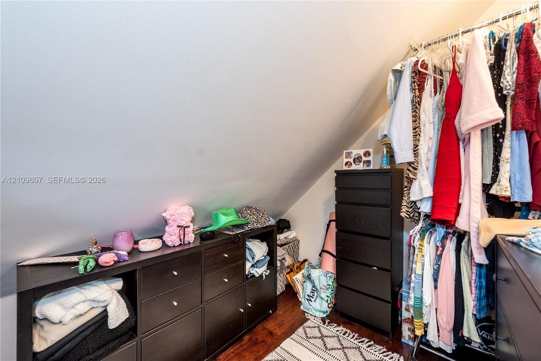 For Rent: $8,500 (3 beds, 2 baths, 2133 Square Feet)