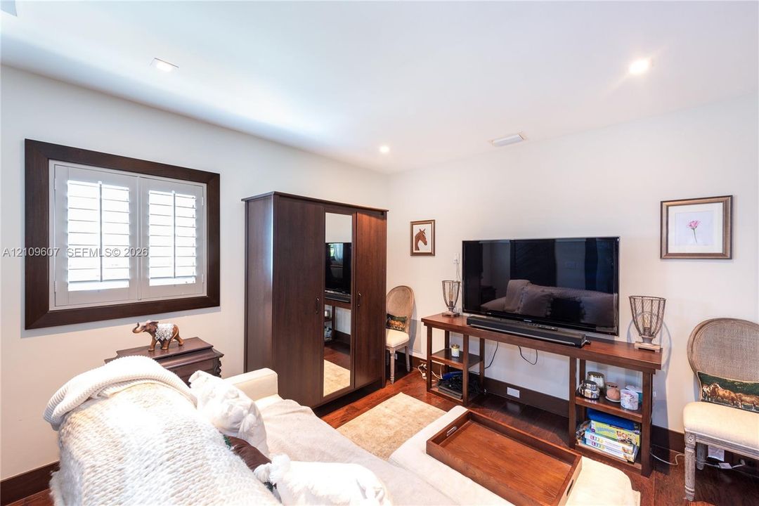 For Rent: $8,500 (3 beds, 2 baths, 2133 Square Feet)