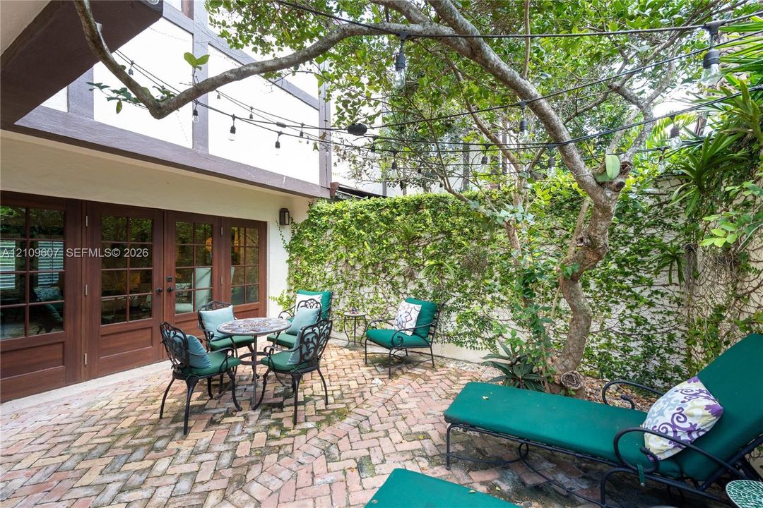 For Rent: $8,500 (3 beds, 2 baths, 2133 Square Feet)