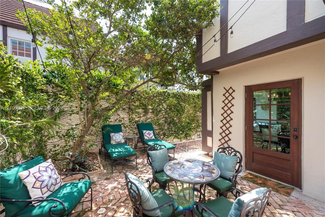 For Rent: $8,500 (3 beds, 2 baths, 2133 Square Feet)