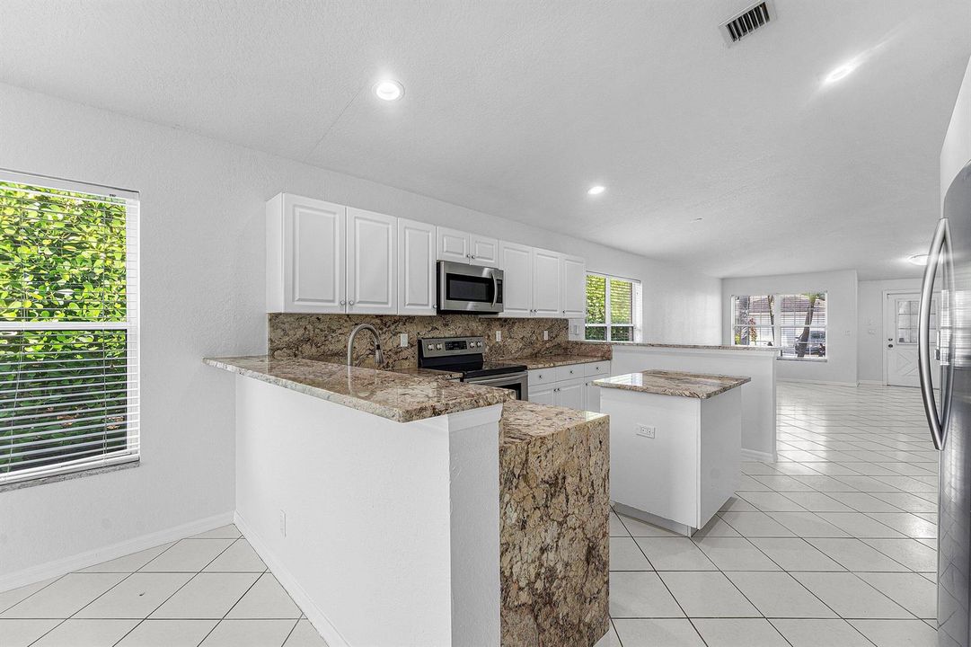 010-5427ClubCircle-Haverhill-FL-33415-SM