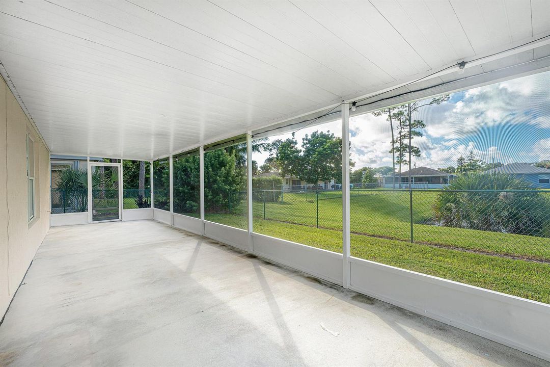 023-5427ClubCircle-Haverhill-FL-33415-SM