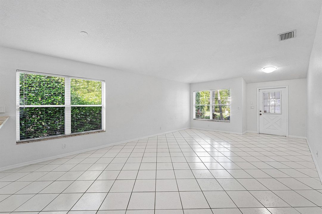 006-5427ClubCircle-Haverhill-FL-33415-SM