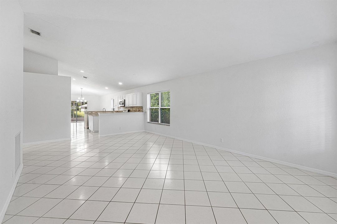 004-5427ClubCircle-Haverhill-FL-33415-SM