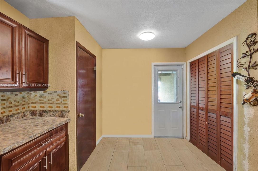 En Venta: $550,000 (3 camas, 2 baños, 1653 Pies cuadrados)