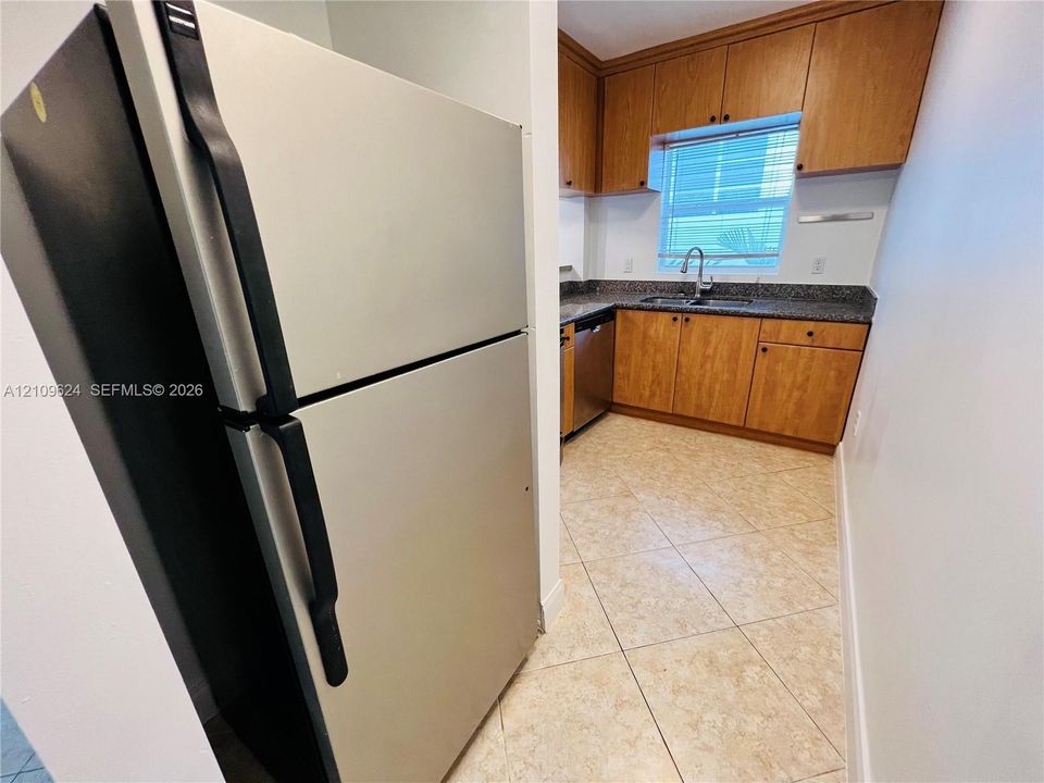 В аренду: $2,250 (1 спален, 1 ванн, 800 Квадратных фут)