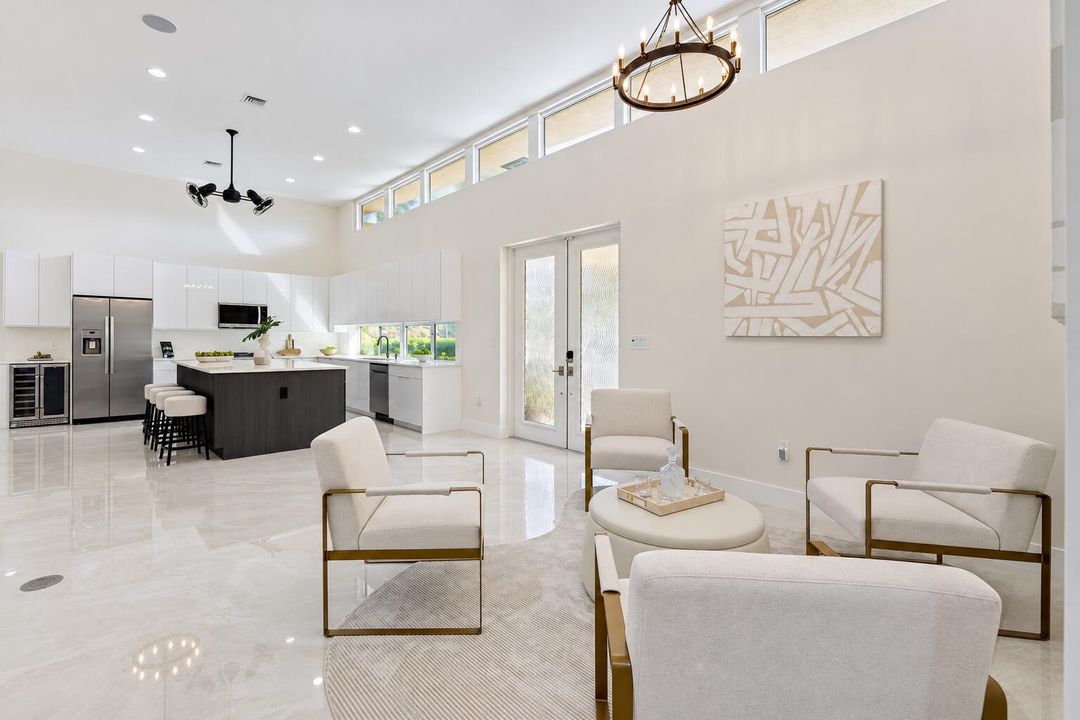 Luxurious Sunlit Modern Open-Plan Interi
