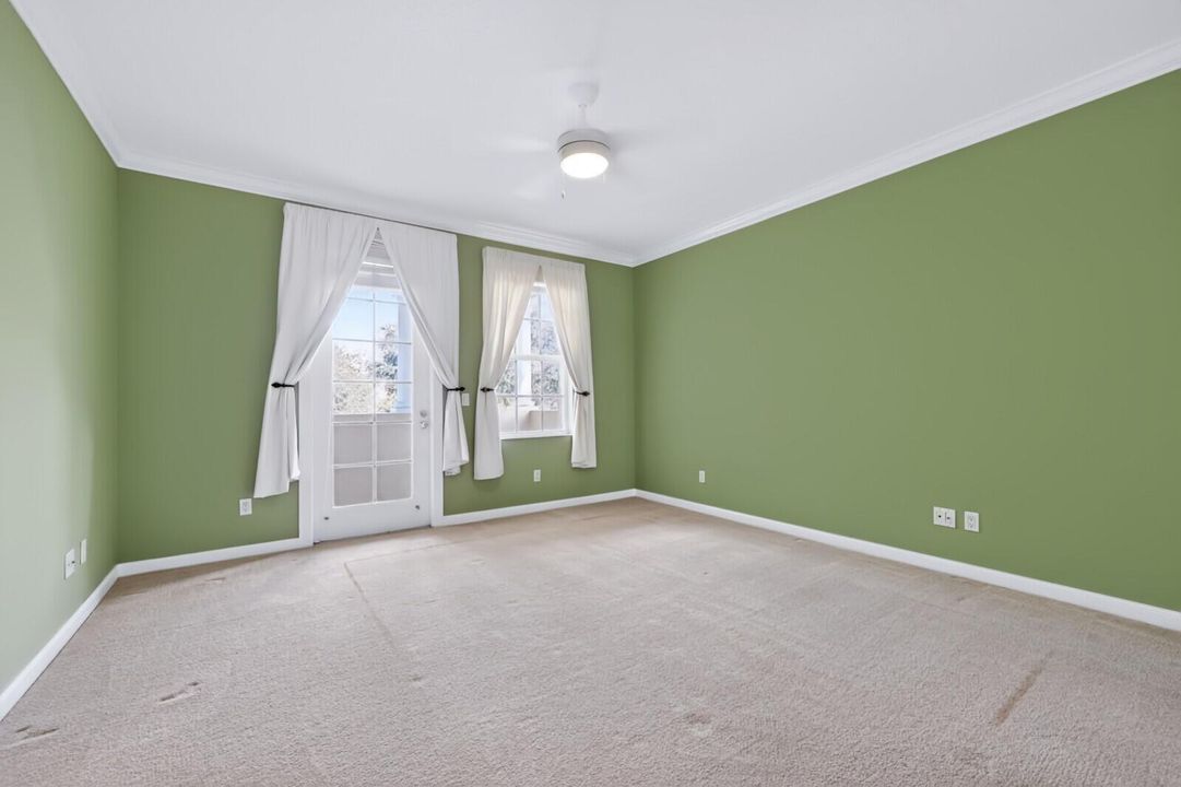 Upstairs 1st primary suite