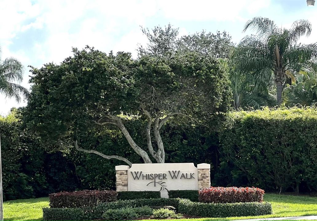 Entrance to Whisper Walk