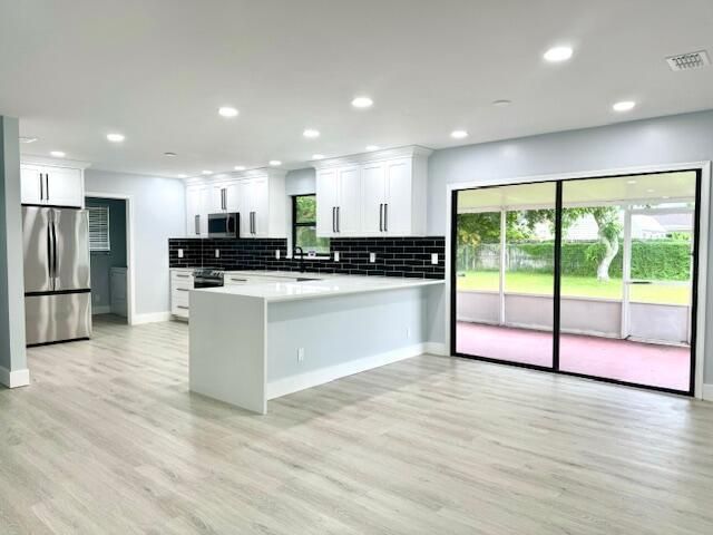 KITCHEN / DINING