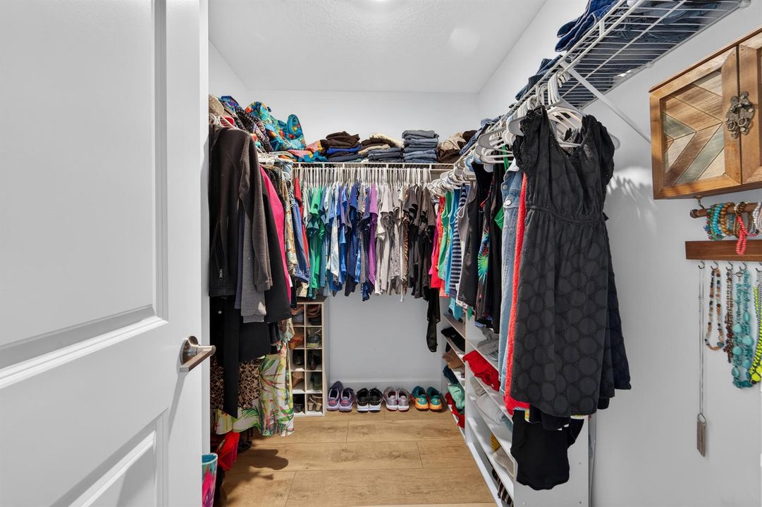 Walk In Closet 1
