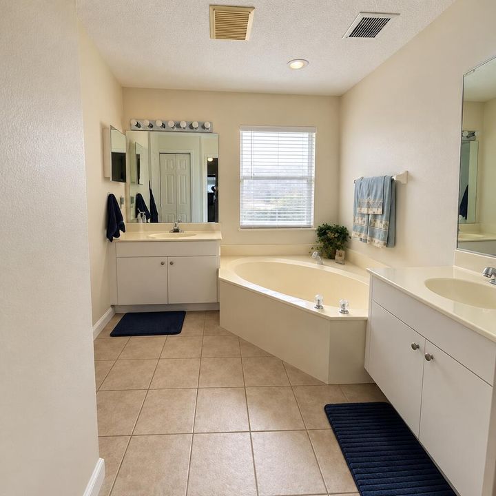 Master_Bath.5