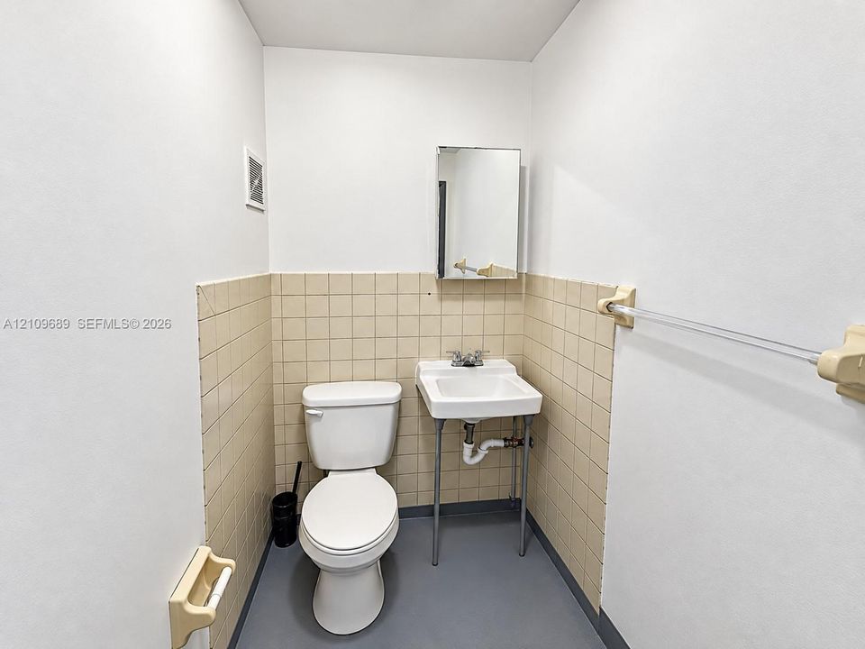 В аренду: $3,000 (0 спален, 0 ванн, 0 Квадратных фут)