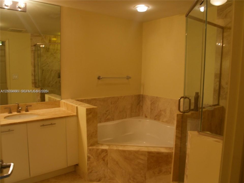На продажу: $375,000 (2 спален, 2 ванн, 1331 Квадратных фут)