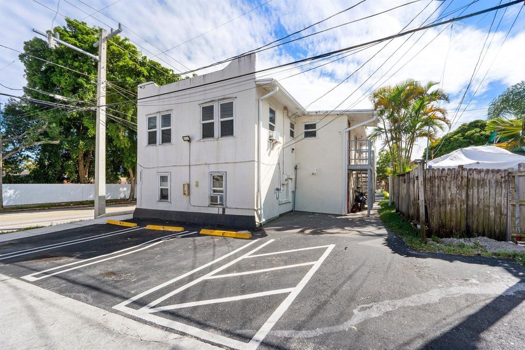 018-4561LakeAvenue-6-WestPalmBeach-FL-33