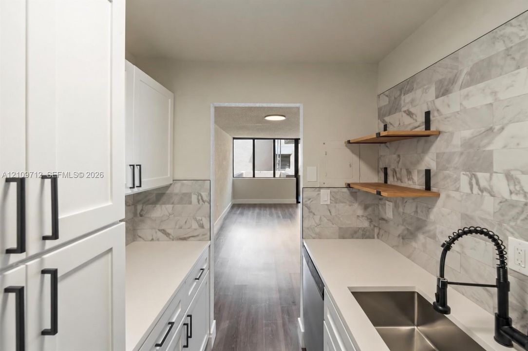 В аренду: $1,975 (1 спален, 1 ванн, 725 Квадратных фут)