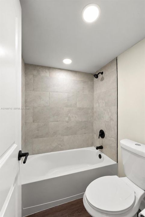 В аренду: $1,975 (1 спален, 1 ванн, 725 Квадратных фут)