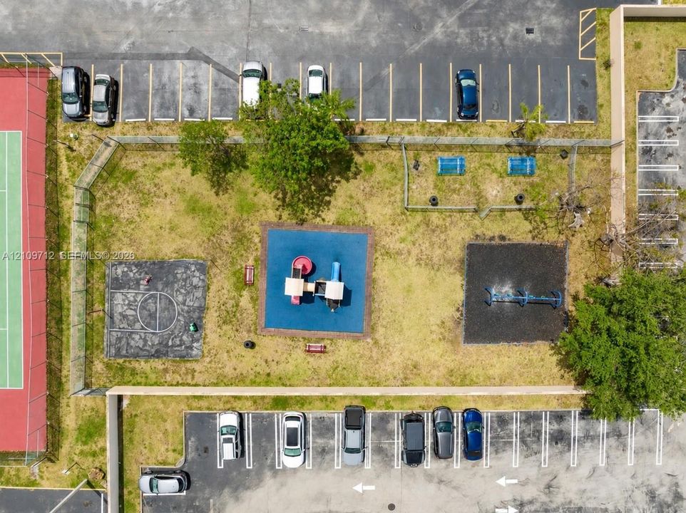 В аренду: $1,975 (1 спален, 1 ванн, 725 Квадратных фут)