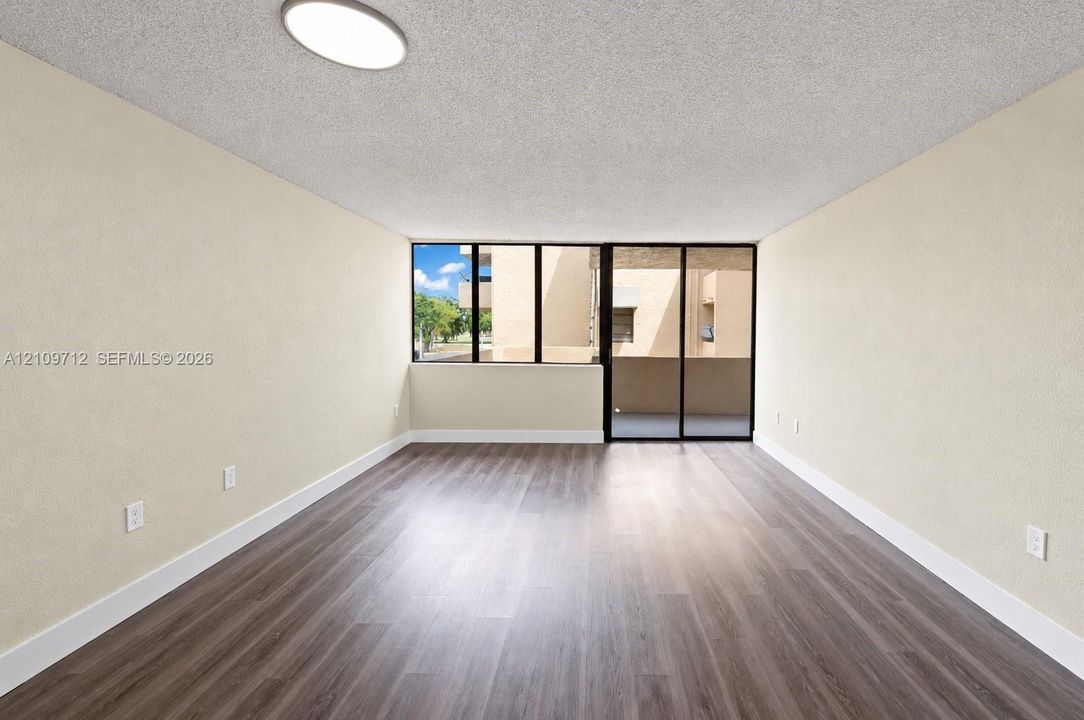 В аренду: $1,975 (1 спален, 1 ванн, 725 Квадратных фут)