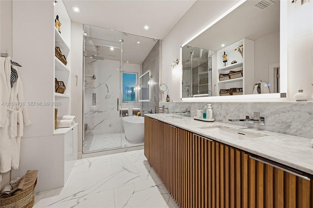 For Sale: $7,495,000 (5 beds, 5 baths, 4233 Square Feet)