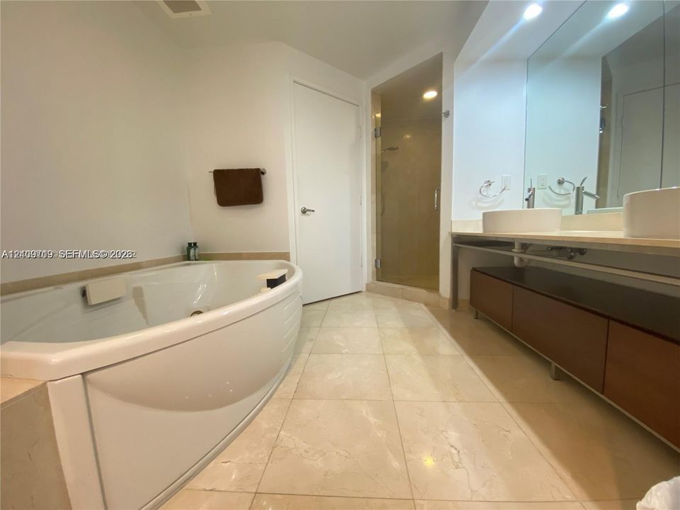 For Rent: $5,500 (2 beds, 2 baths, 1342 Square Feet)